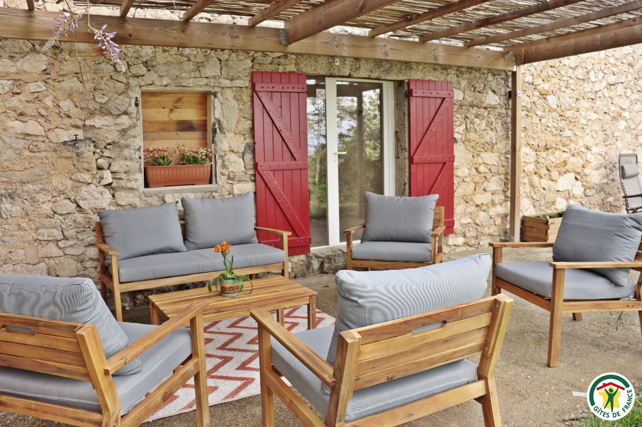 Terrasse avec salon de jardin