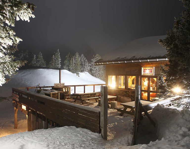 Seythenex refuge Là Haut extérieur hiver