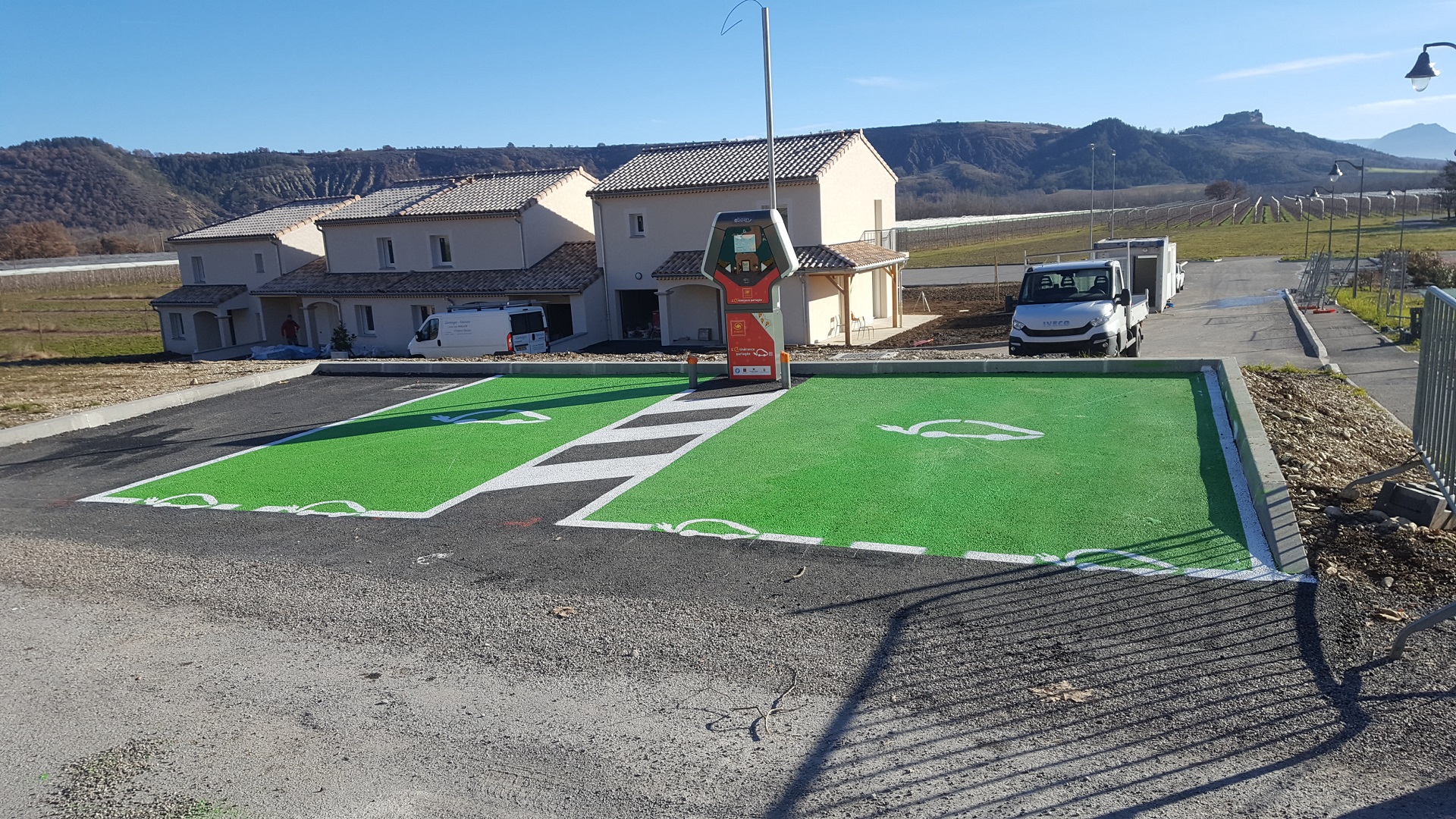 eborn borne de recharge électrique Châteauneuf de Chabre