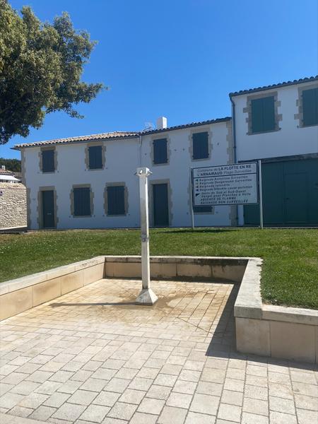 Douche à la plage de l'Arnérault
