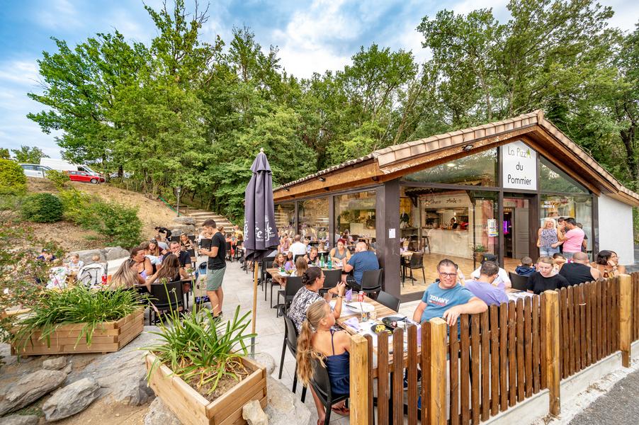 118_Camping_Ardeche_Ciela_Village_Domaine_le_Pommier_Pizzeria.jpg