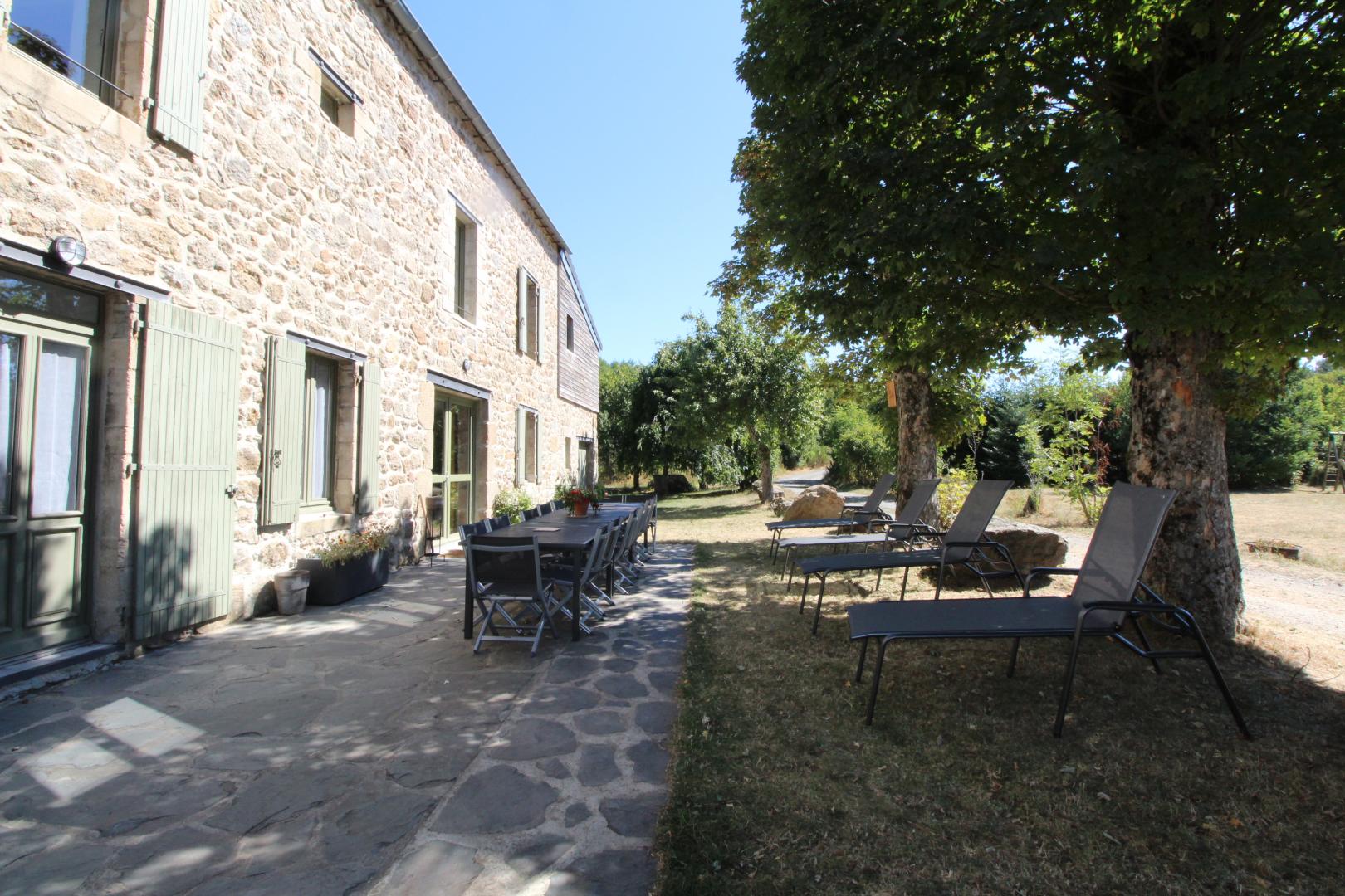Terrasse en bas du gîte