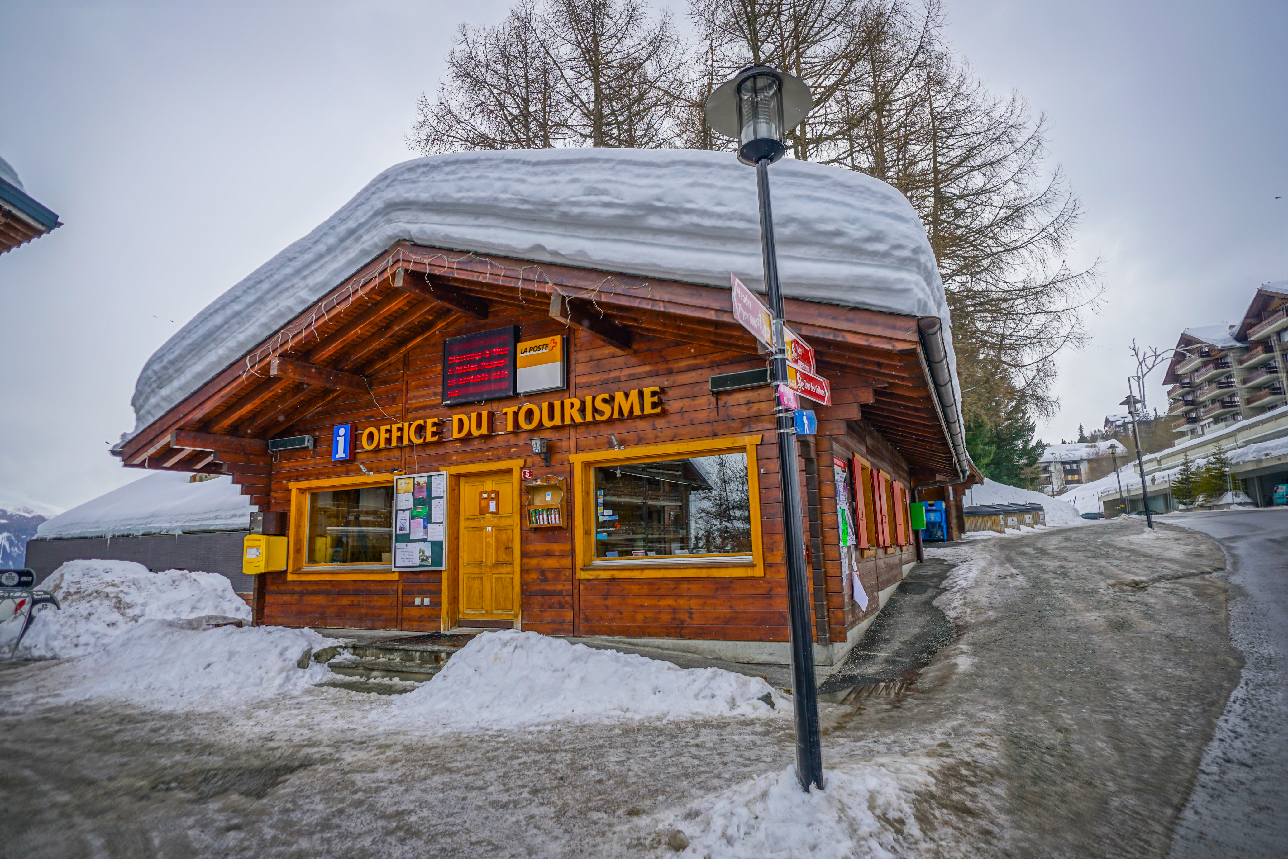 Bureau Office du tourisme 1800 hiver