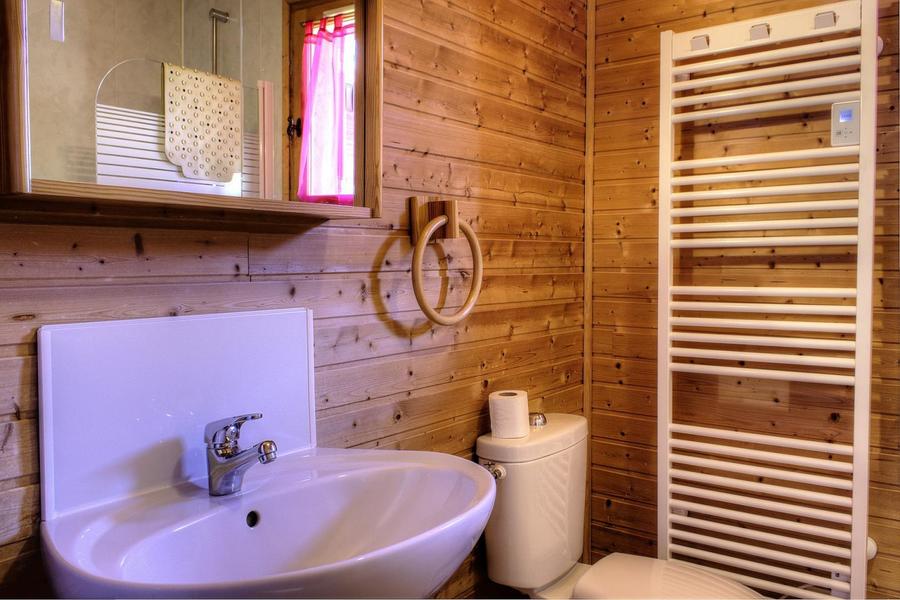Gîte Mélèze-Salle de bain/WC-La Bollène-Vésubie-Gîtes de France des Alpes-Maritimes