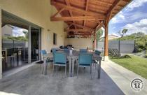 Grand Gîte "l'Amandier" - 15 personnes à Salles Arbuissonnas en Beaujolais dans le Rhône : la terrasse avec accès direct depuis le séjour.