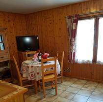 Image 1920x1440_table-2-forge-a-3751