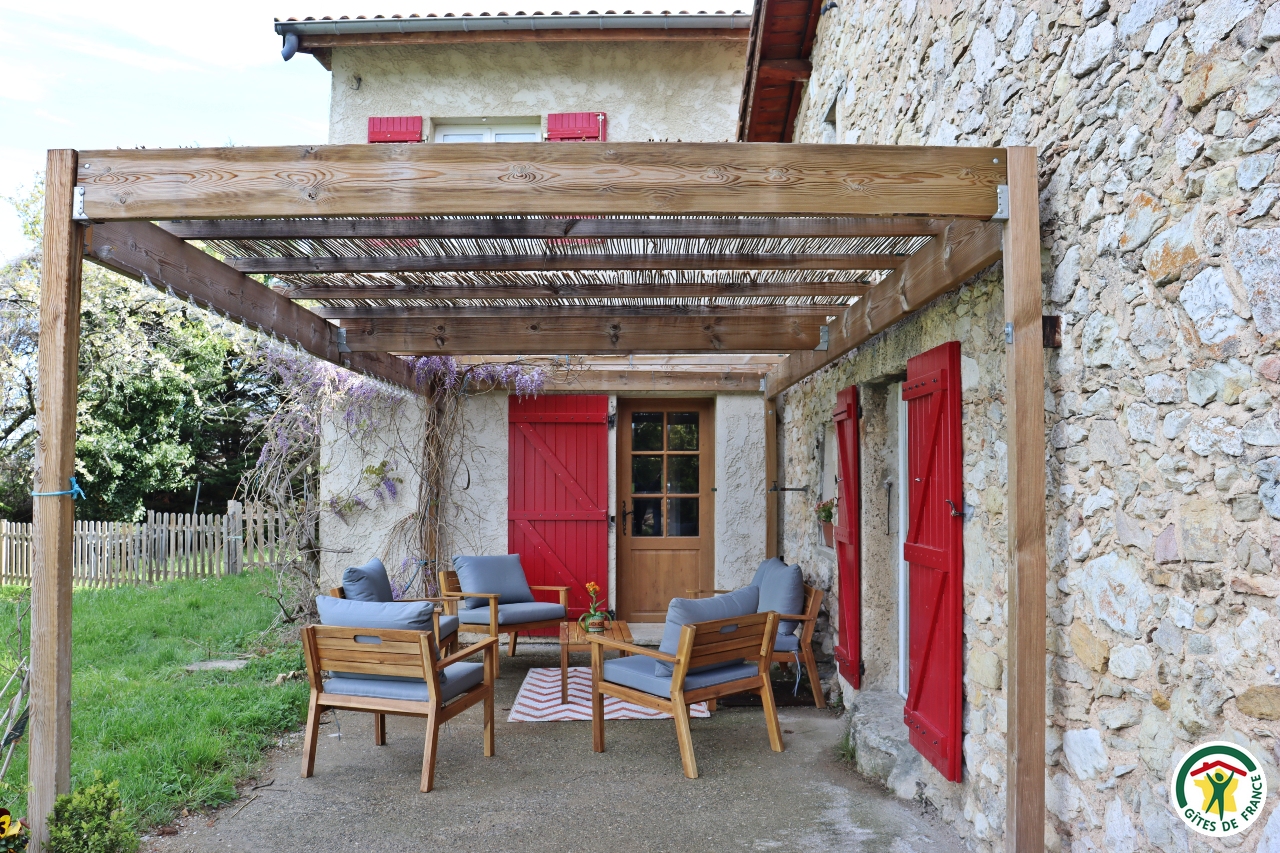 Terrasse avec salon de jardin
