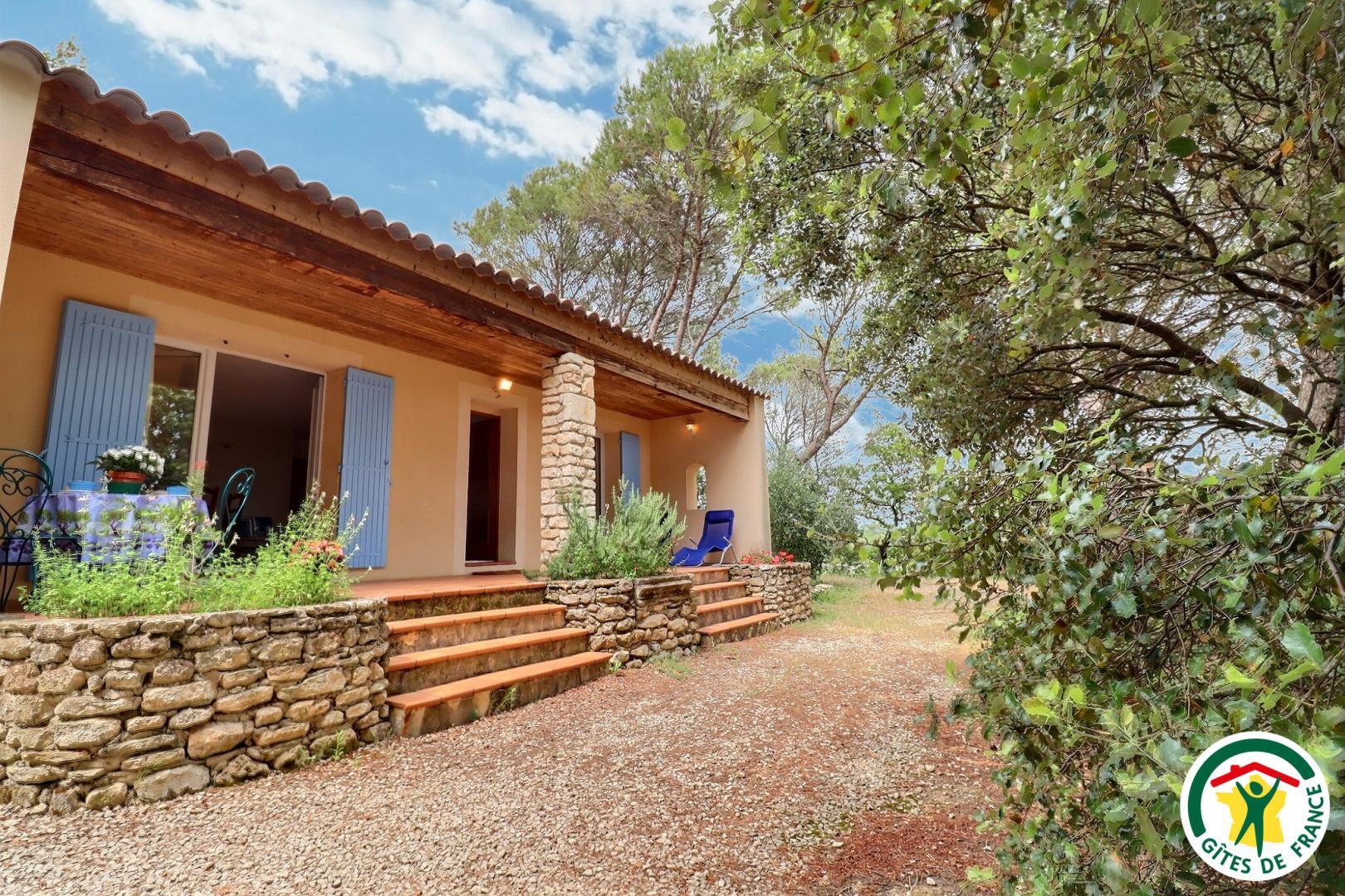 Entrée du gîte, 4 marches