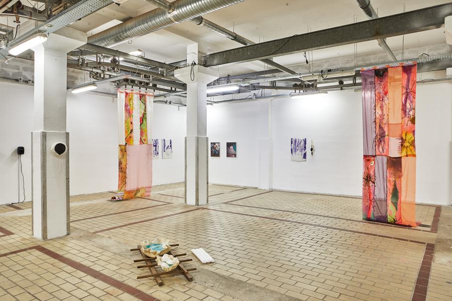 Vue de l'exposition We feel better in the corner, La Station, Nice, 2022 © Jeanchristophe Lett