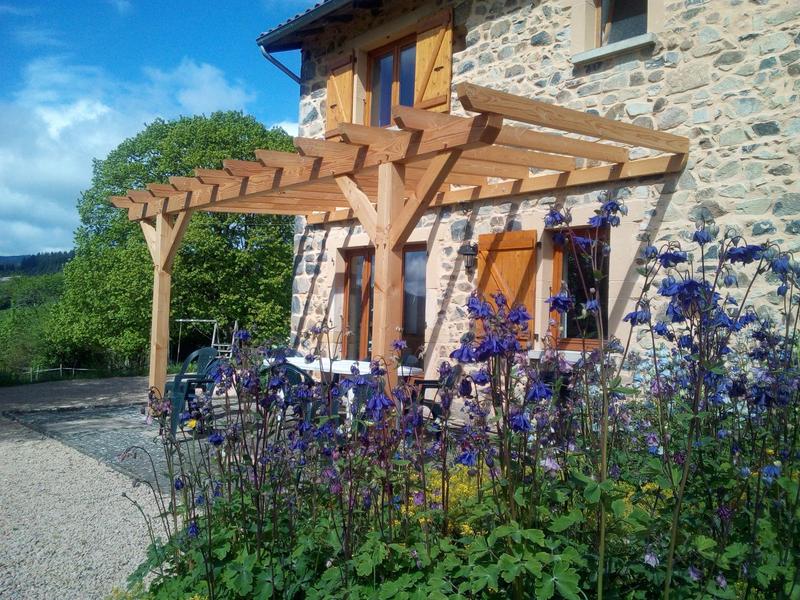 Gîte des Monneries à Poule-les Echarmeaux dans les Monts du Beaujolais - Proximité Col des Echarmeaux dans le Rhône : location de vacances idéale en famille !