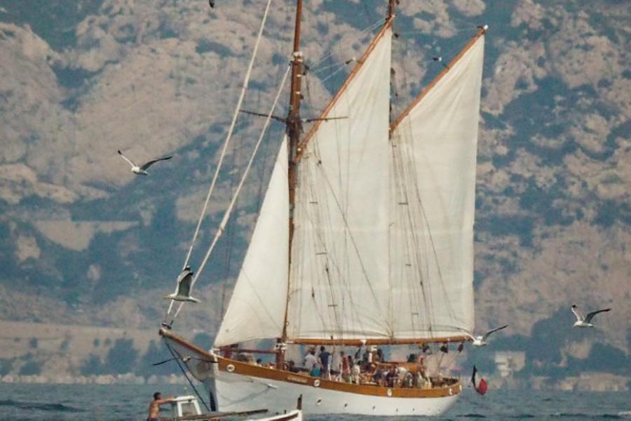 Journée Calanques, voile et baignade sur Le Don du Vent