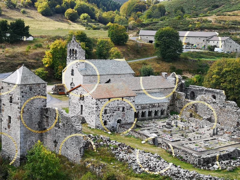 Ouevre d'art comtemporain sur le partage des eaux et le GR®7