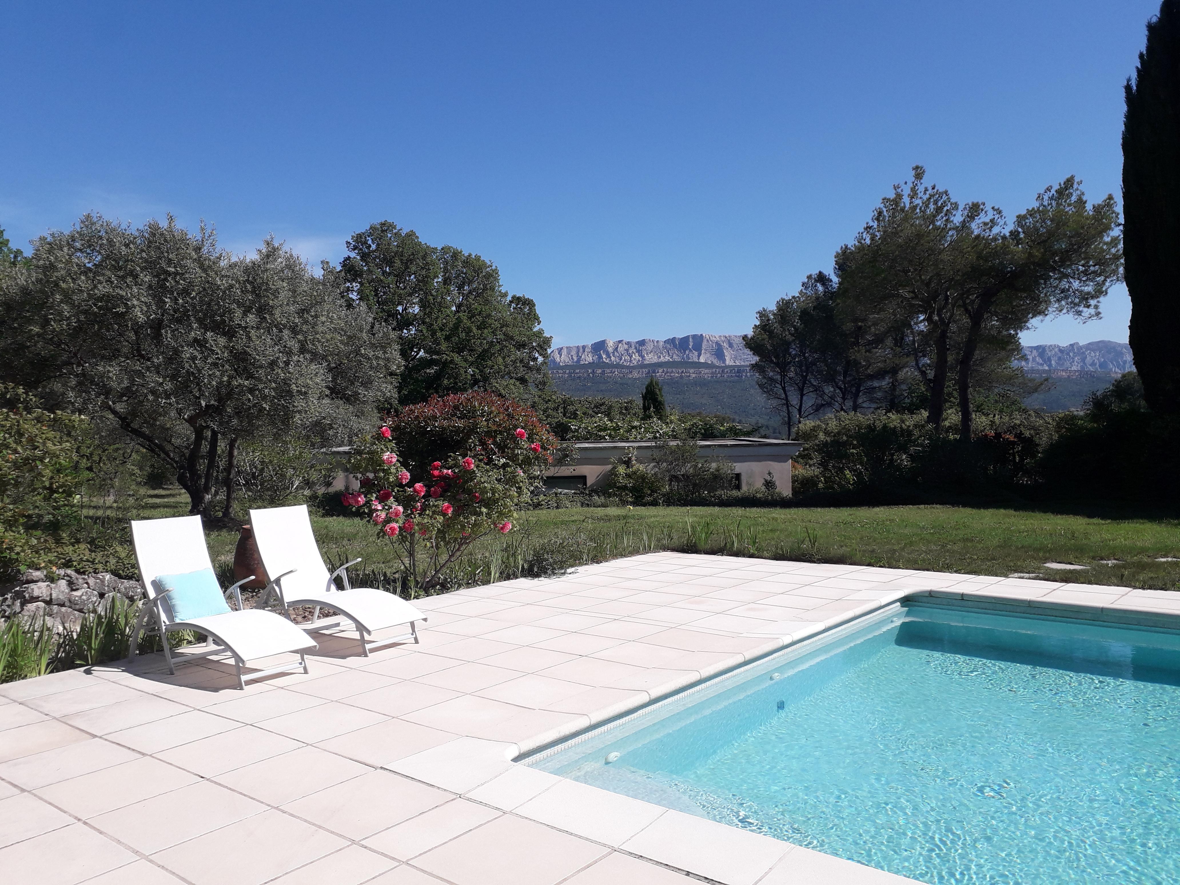 Petite maison avec piscine - Les Paysages de Cezanne