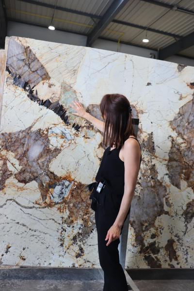 Dans les coulisses de l'entreprise Carrara, concepteur en marbrerie_Viriat