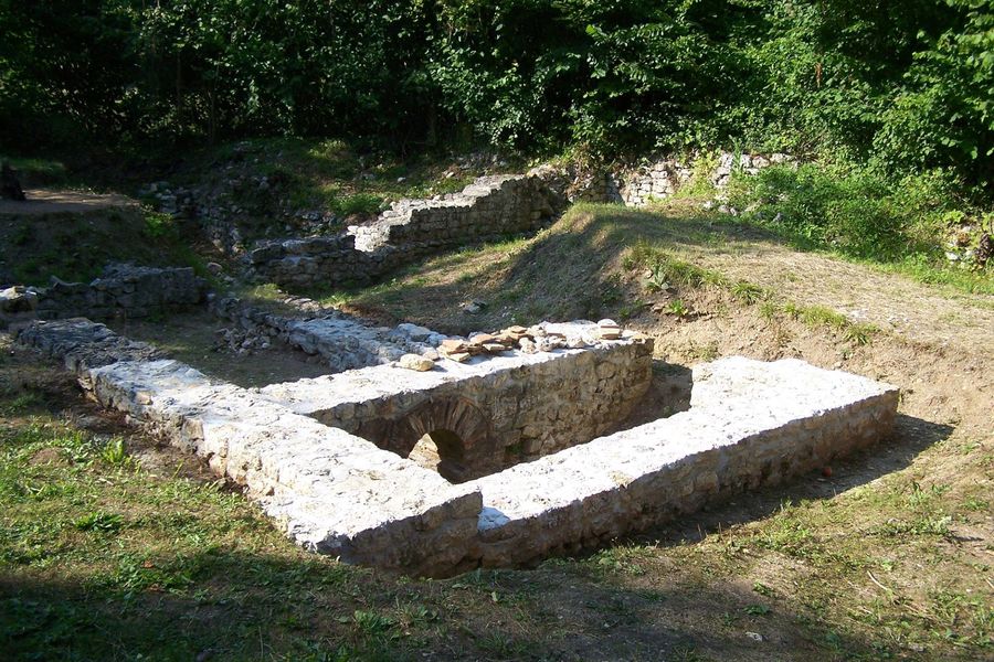 L a cave aux fées Lorrez le Bocage