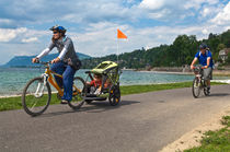 Vélo en famille sur les rives du lac du Bourget