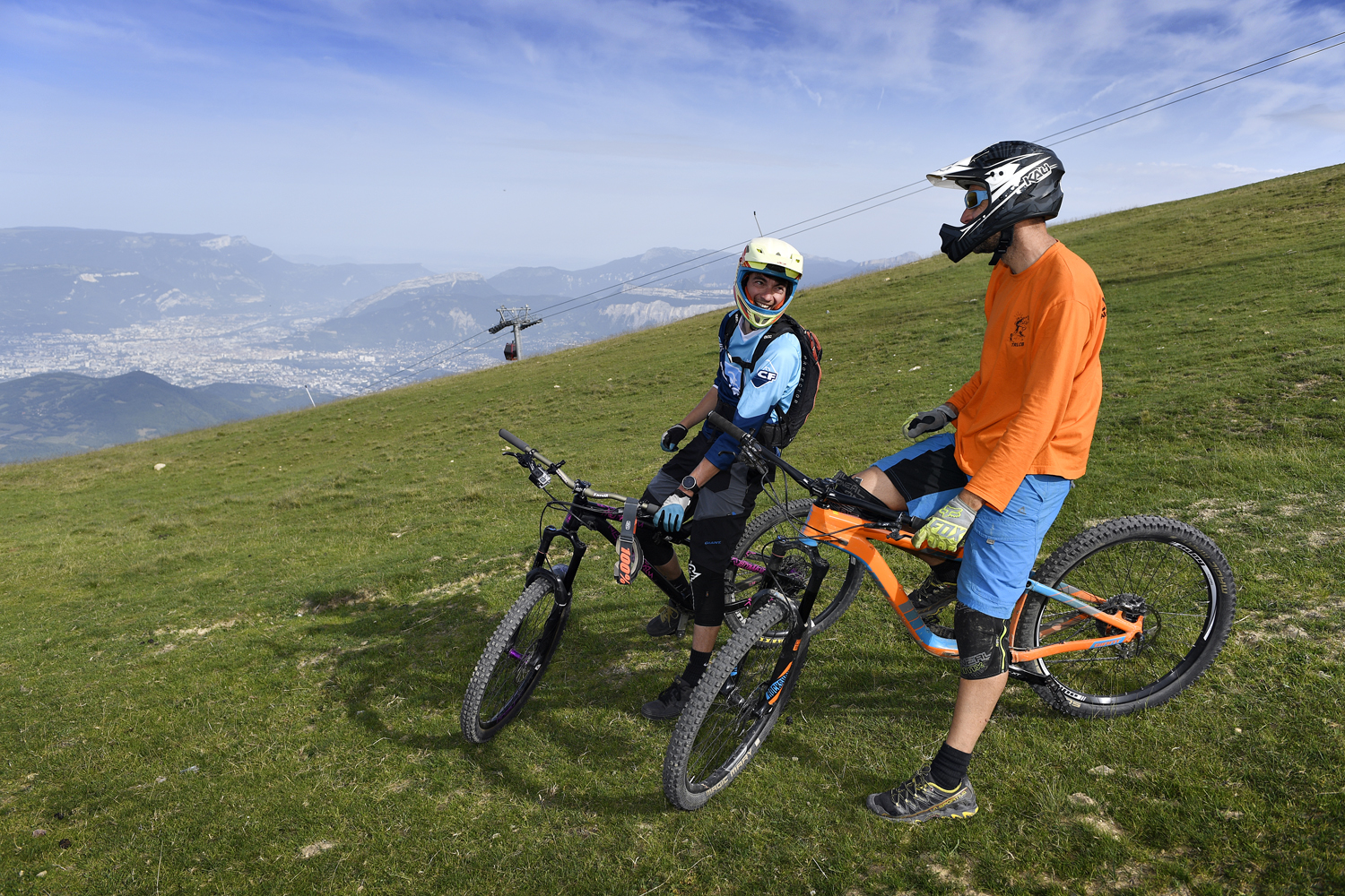 Accompanied downhill mountain biking / mountain biking / biking gears / cross-country biking / electric cross -country biking