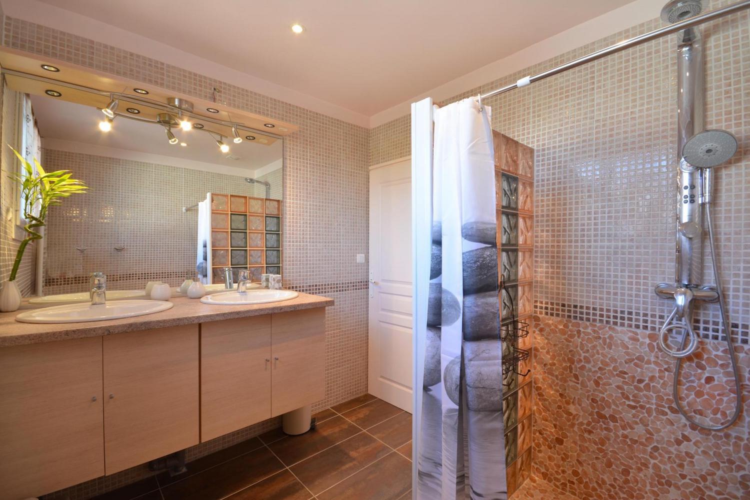 Villa Liliane, Grans - photo 21