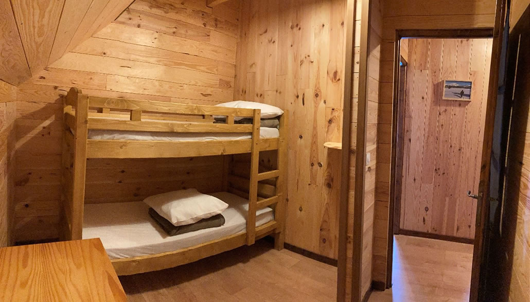 Une des deux chambres du Gîte La Queyrie_Font d'Urle