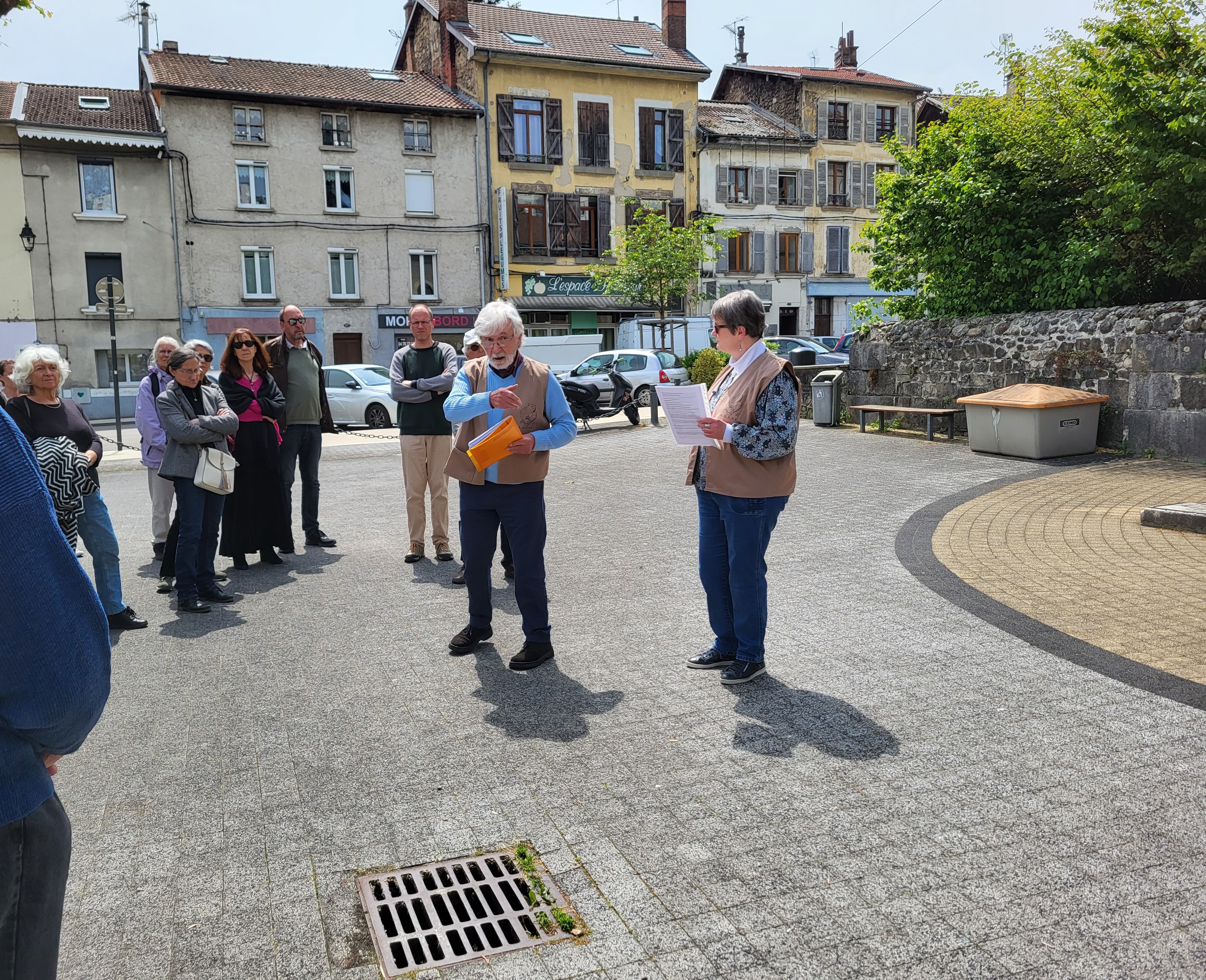 Le parvis de l'église