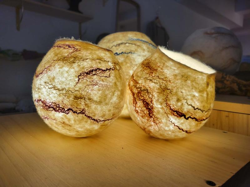 Atelier création de cocon lumineux en laine feutrée avec la Ferme du Lambert_Collobrières