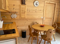 Cuisine du Studio Tyroliens A avec son intérieur bois