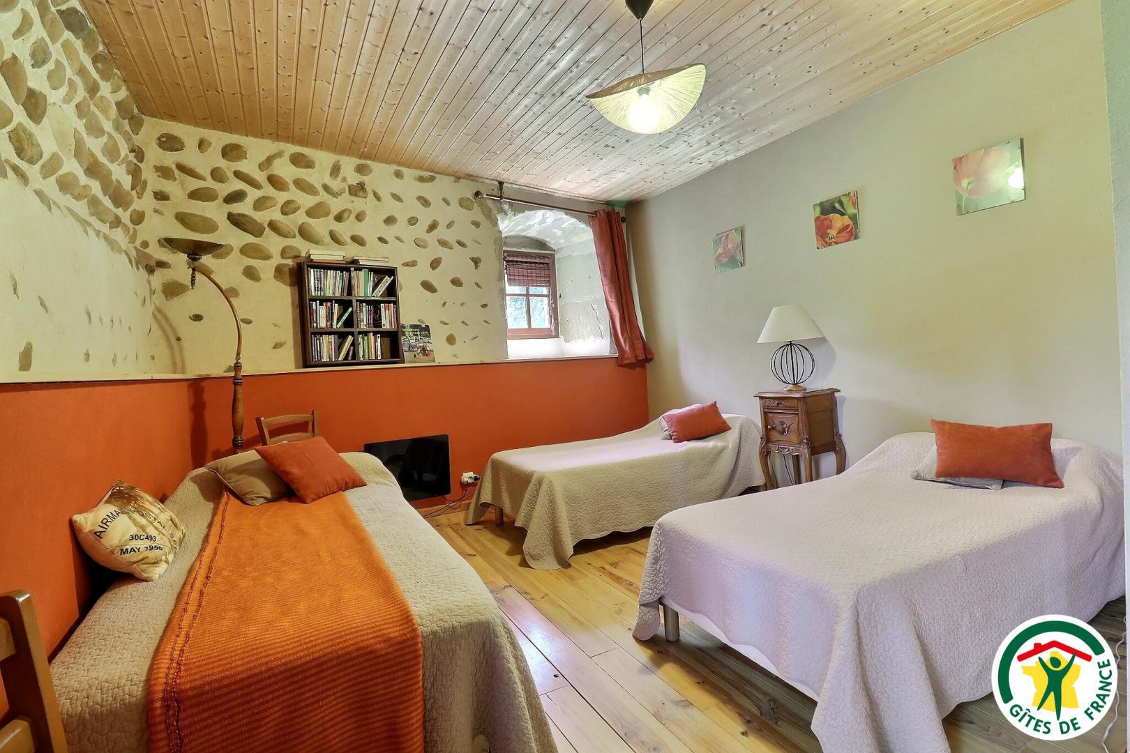 Chambre avec trois lits simples (3x90)