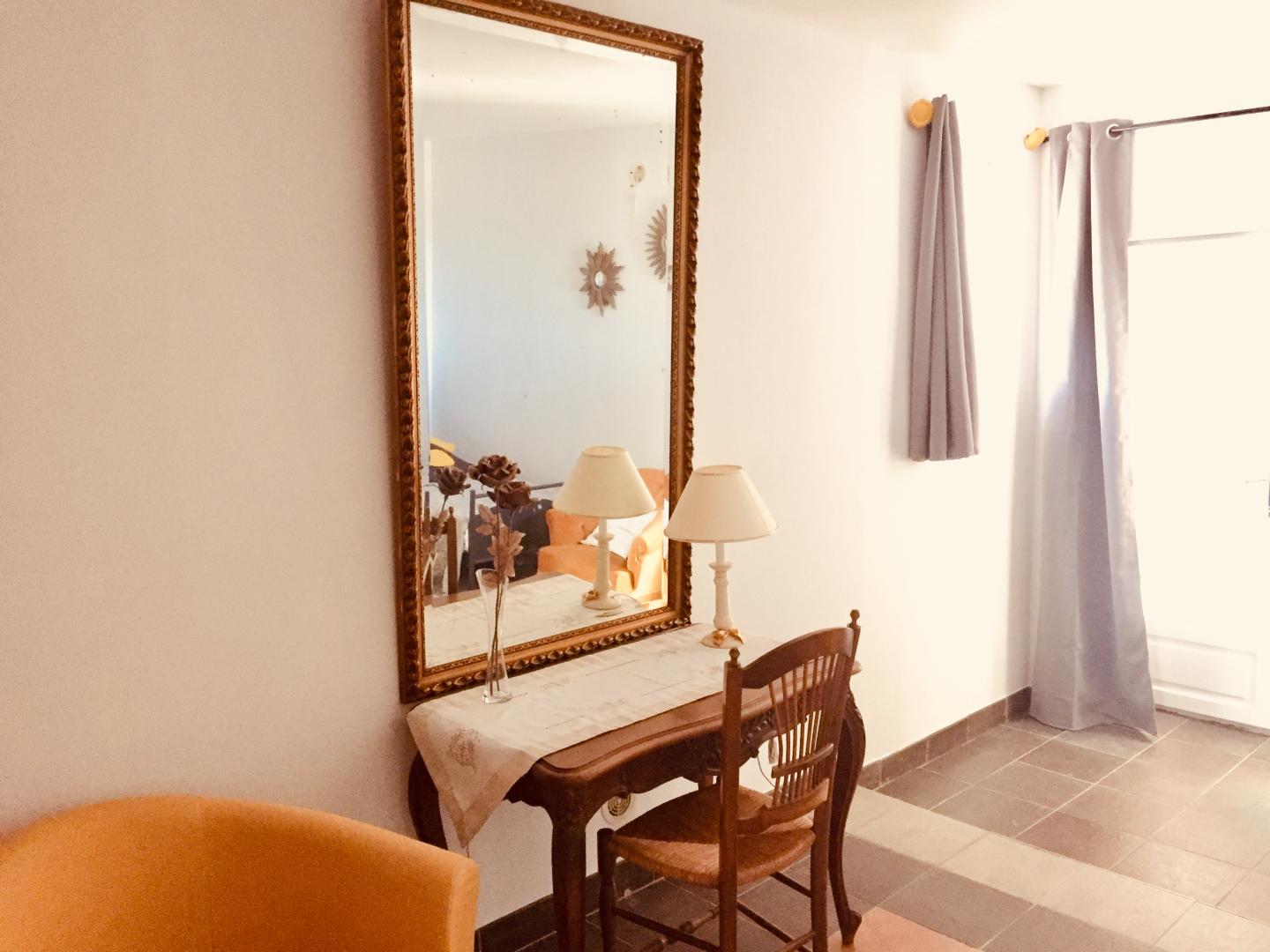 Coin Bureau de la Chambre Soleil