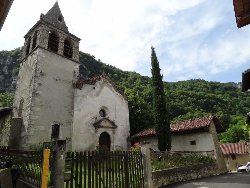 La vieille église dans le haut-village de Cognin-les-Gorges