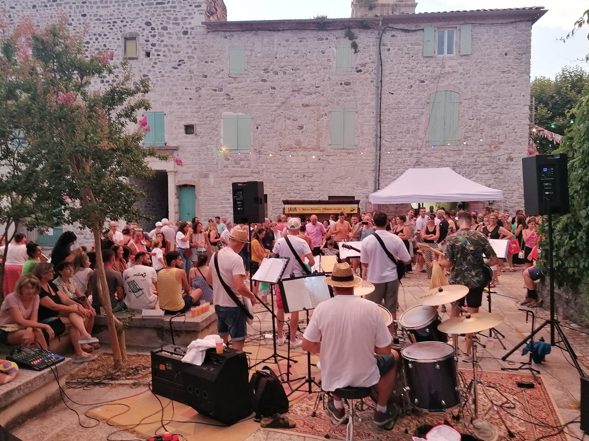 Marché de producteurs et artisans locaux de La guinguette des copines