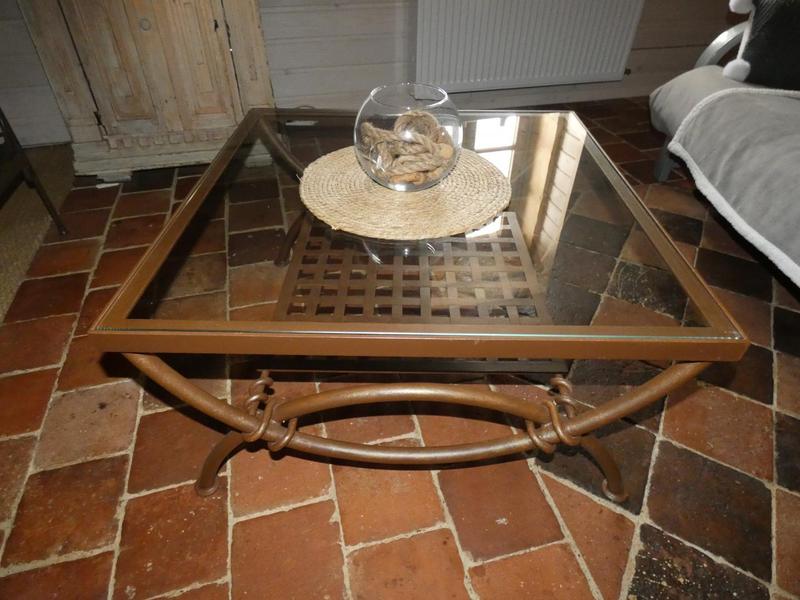 Gîte \'Le Relais d\'Avauges\' à ST ROMAIN DE POPEY (Rhône, Beaujolais, proximité de l\'Arbresle et Tarare): salon table basse