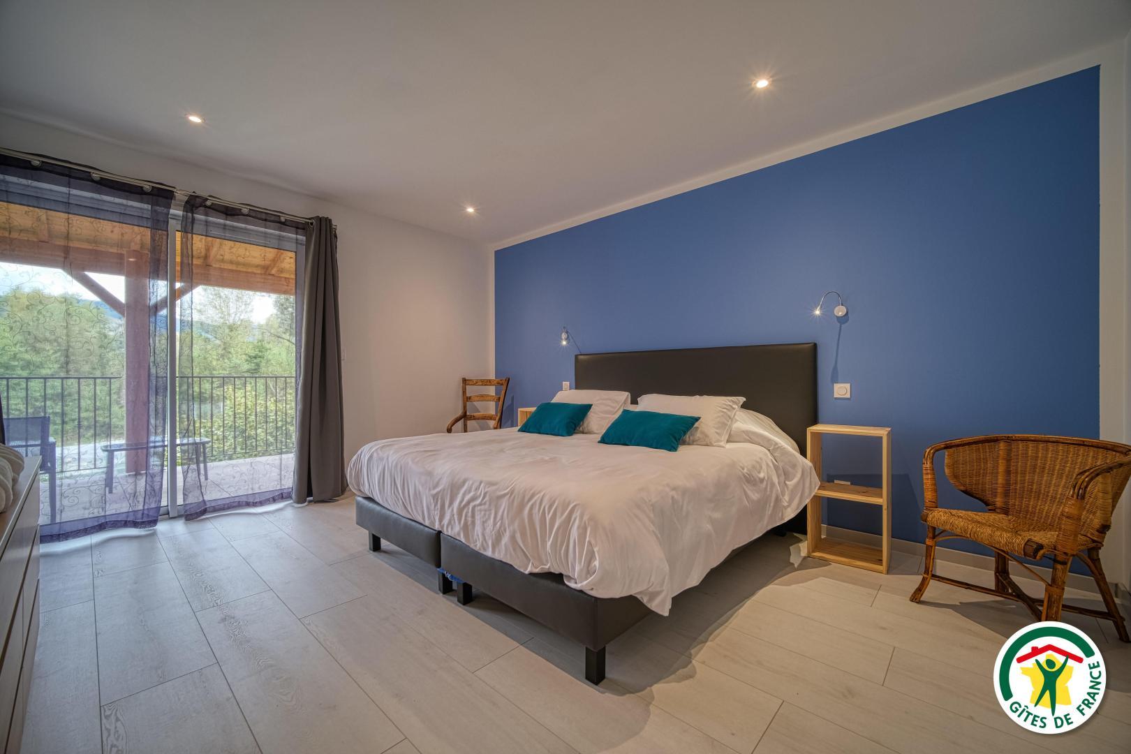 La chambre : lit king size 180x200