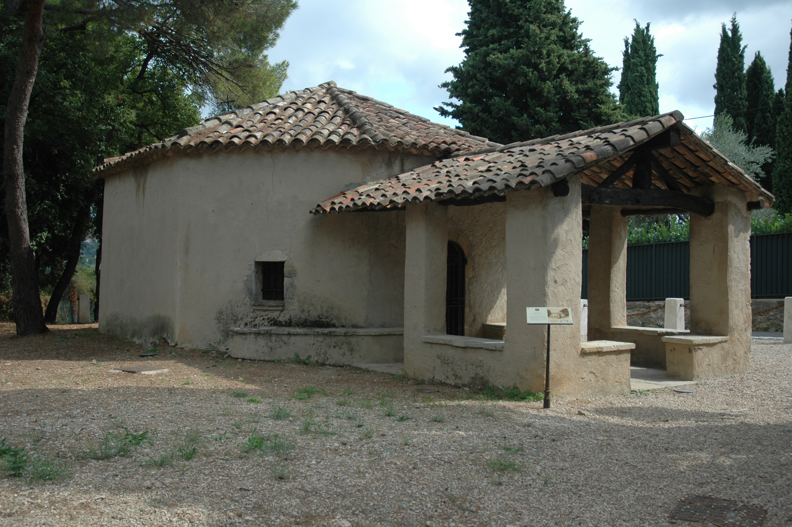 Extérieur de la Chapelle Saint Barthélémy à Mougins