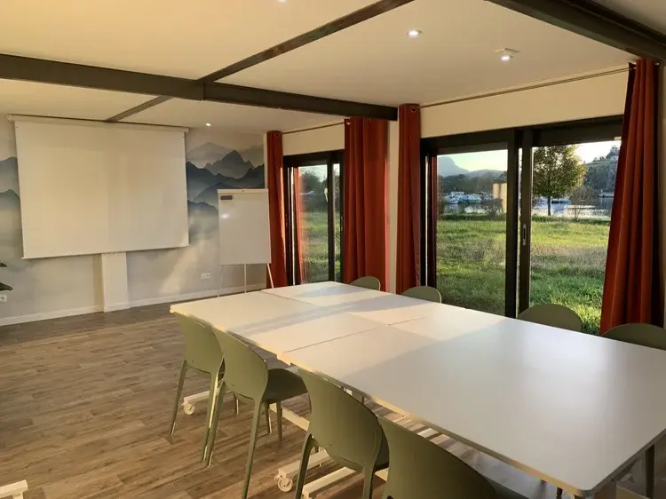 Salle de séminaire des Lodges de la ViaRhôna_Virignin