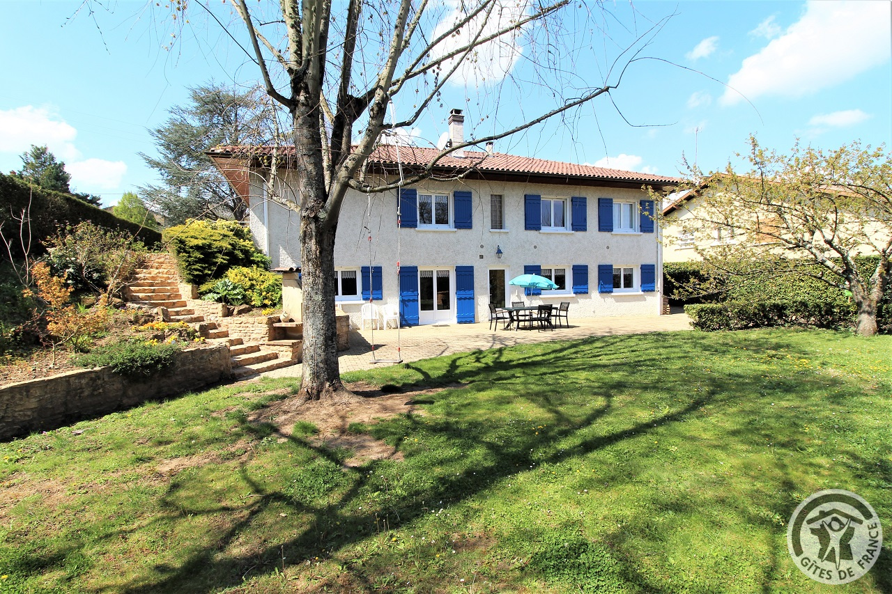Gîte Chantepuits à Gleizé (Rhône-Beaujolais-proximité de Villefranche-sur-Saône) : la maison comportant le gîte et à l'étage, le logement des propriétaires.