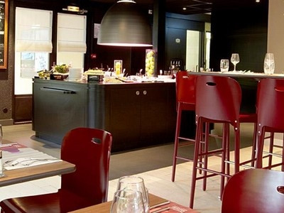 Restaurant - Hôtel Campanile Aix Meyreuil - photo 3