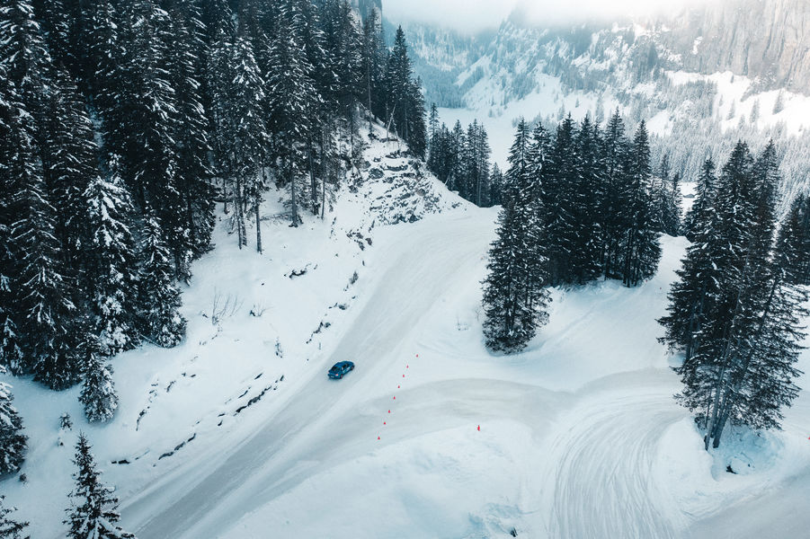 Driving and piloting circuit on ice and snow