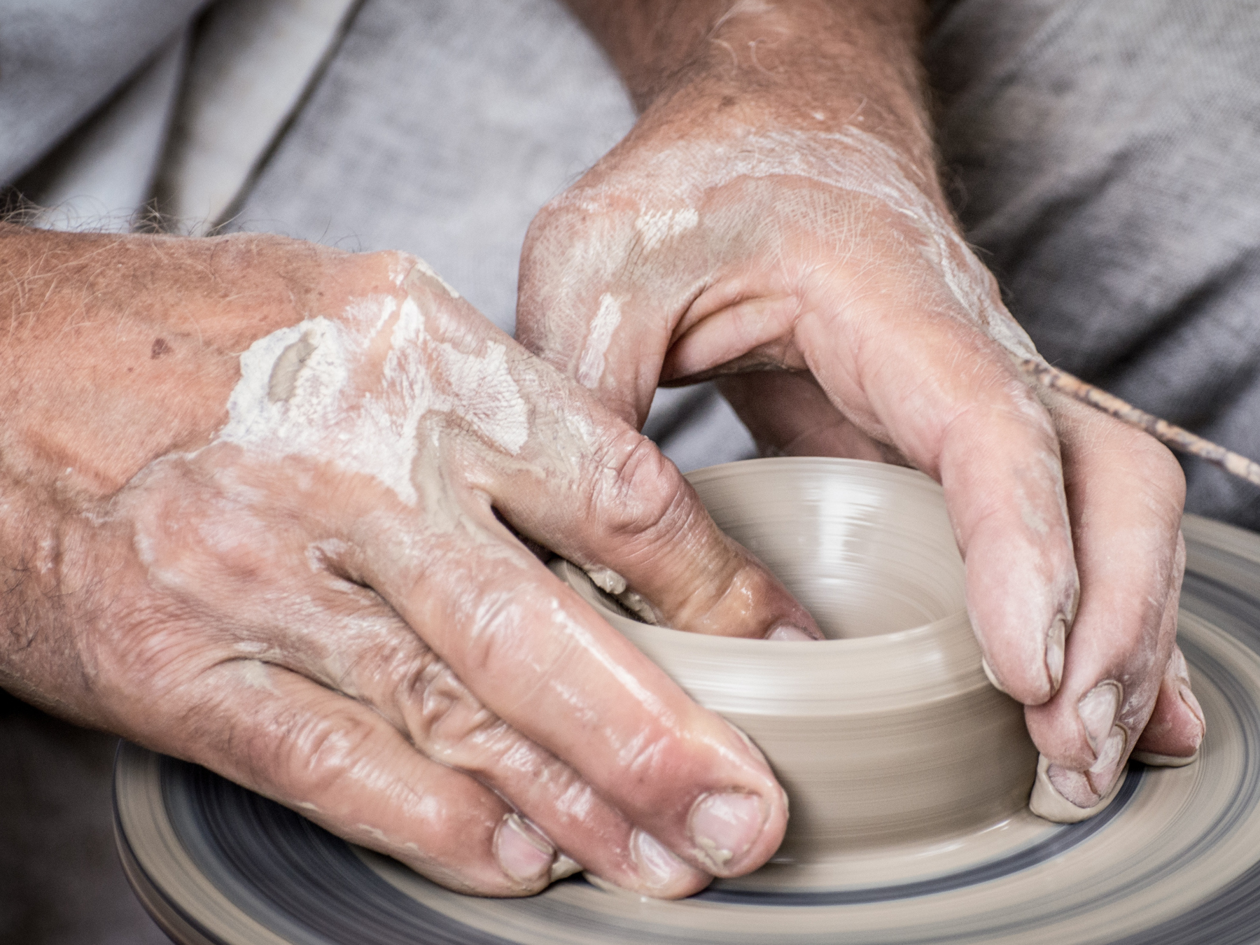 Les ateliers d'été à la Frênaie - Stage tournage argile