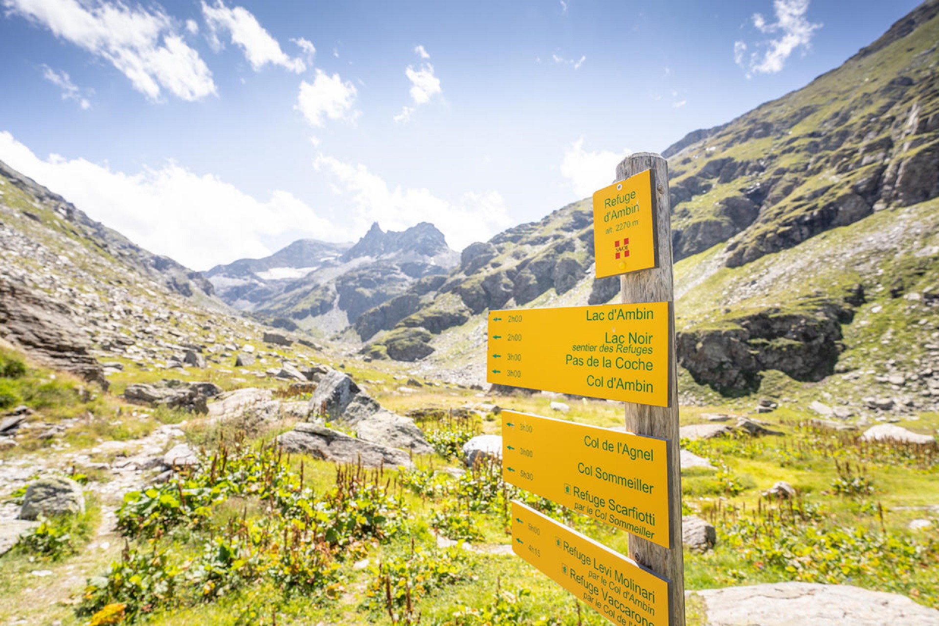 Panneau directionnel au refuge d'Ambin