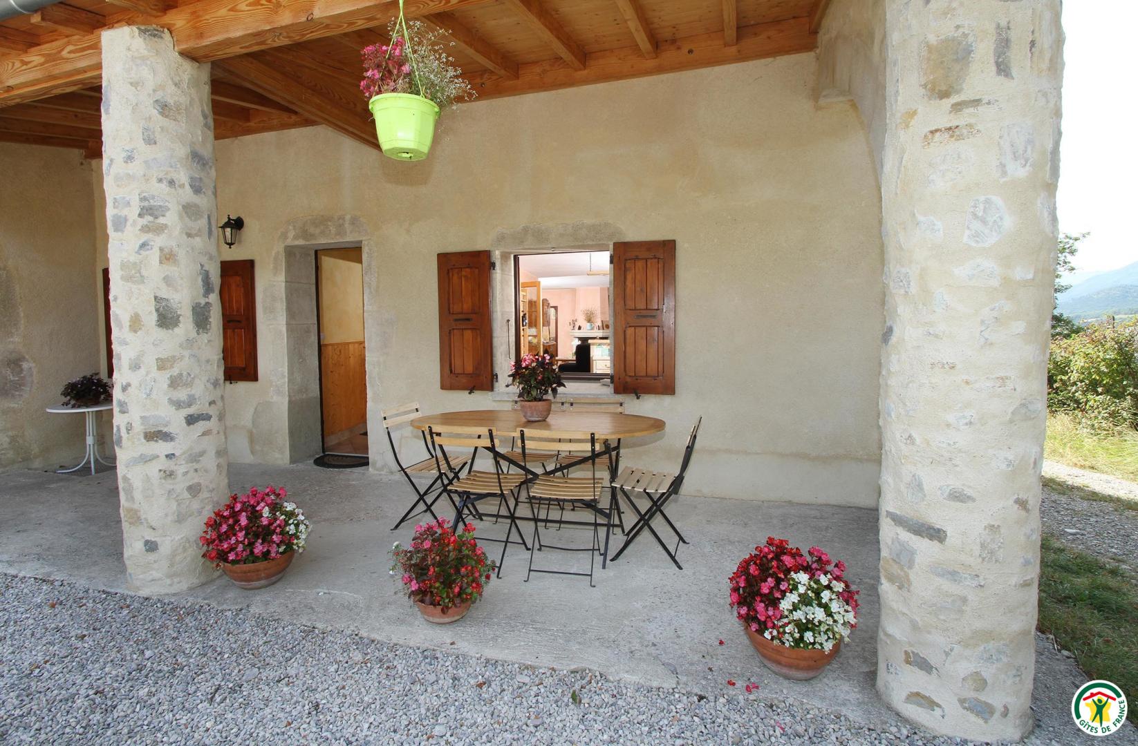 La terrasse couverte.