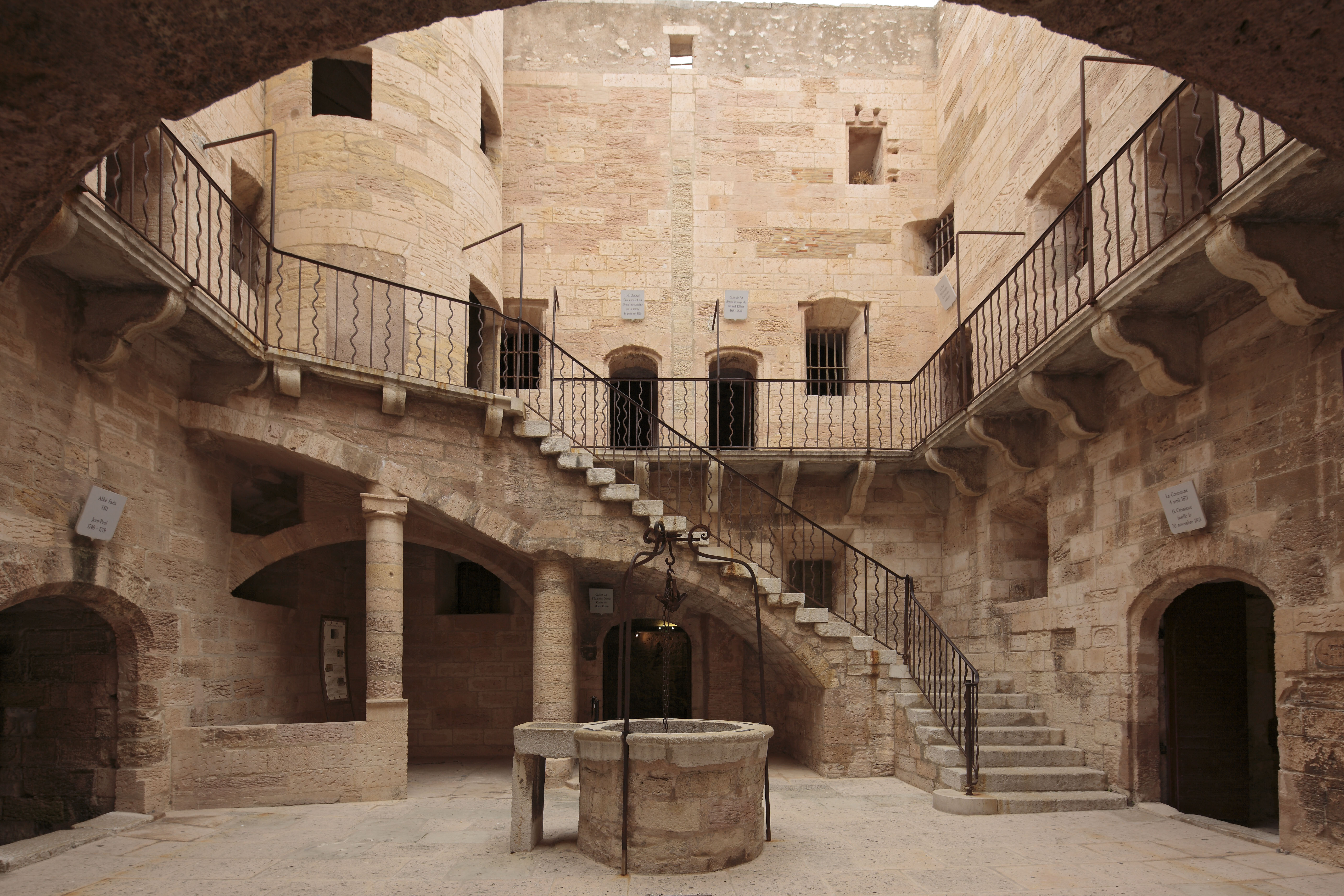 Centre des monuments nationaux (CMN) - Région Provence Alpes Côte d'Azur