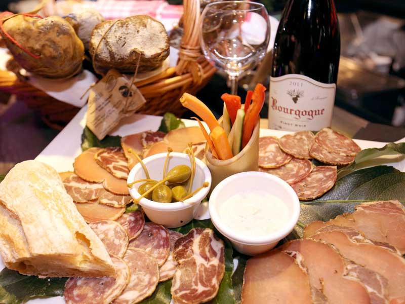Assiettes de charcuterie corse