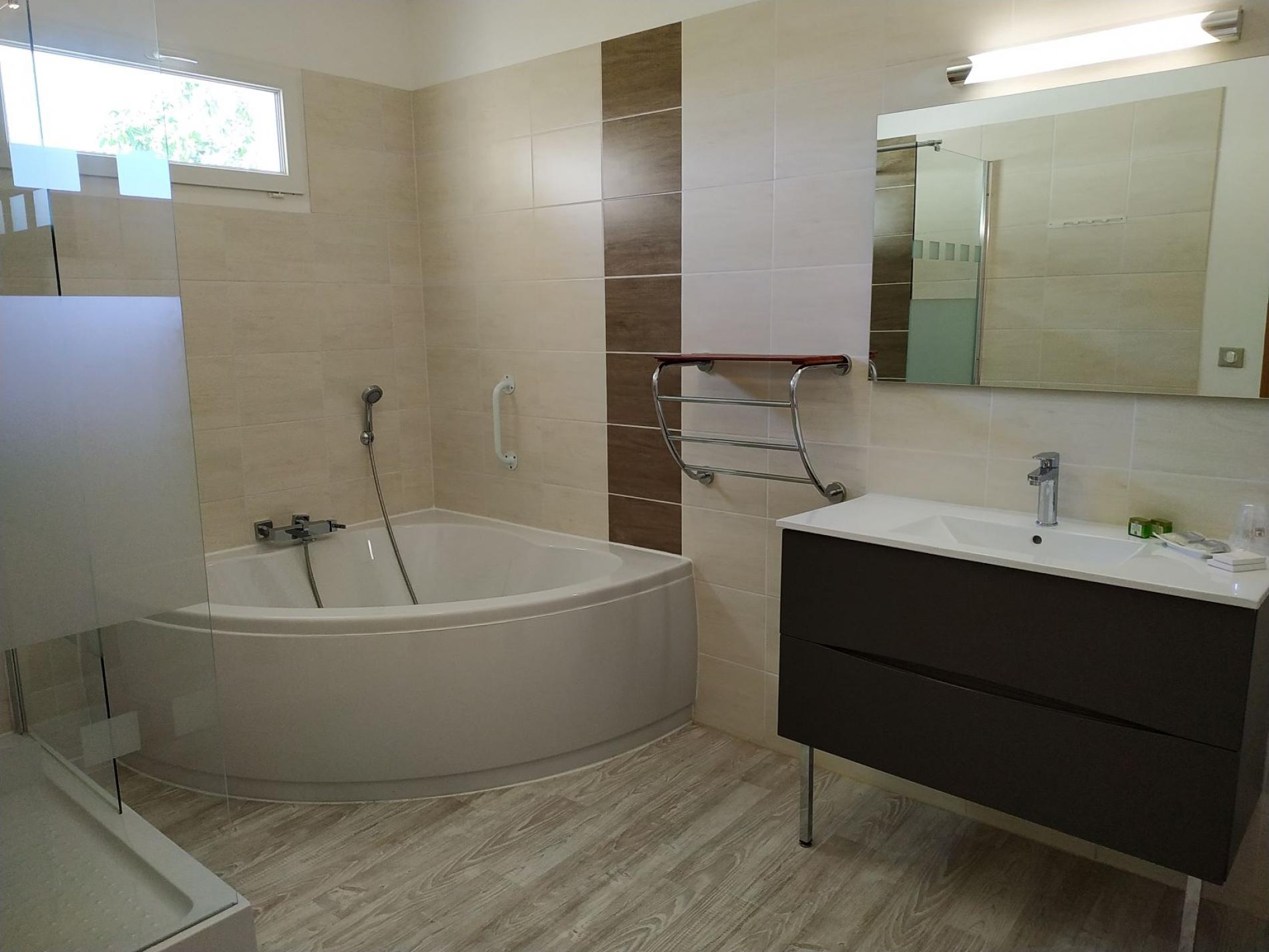 Le Mas des Amandiers, Graveson - photo 8