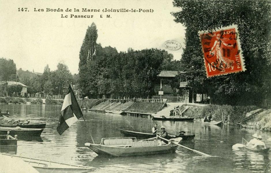 Carte postale ancienne représentant un passeur sur la Marne 