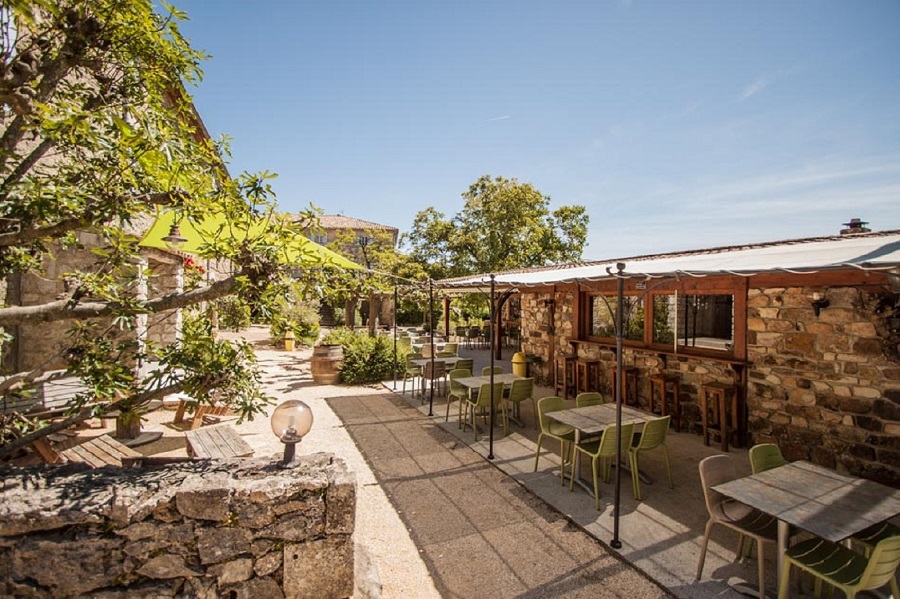 La cle des champs ardeche terrasse restaurant et pizzeria location gites et chalets Vallon Pont d'Arc