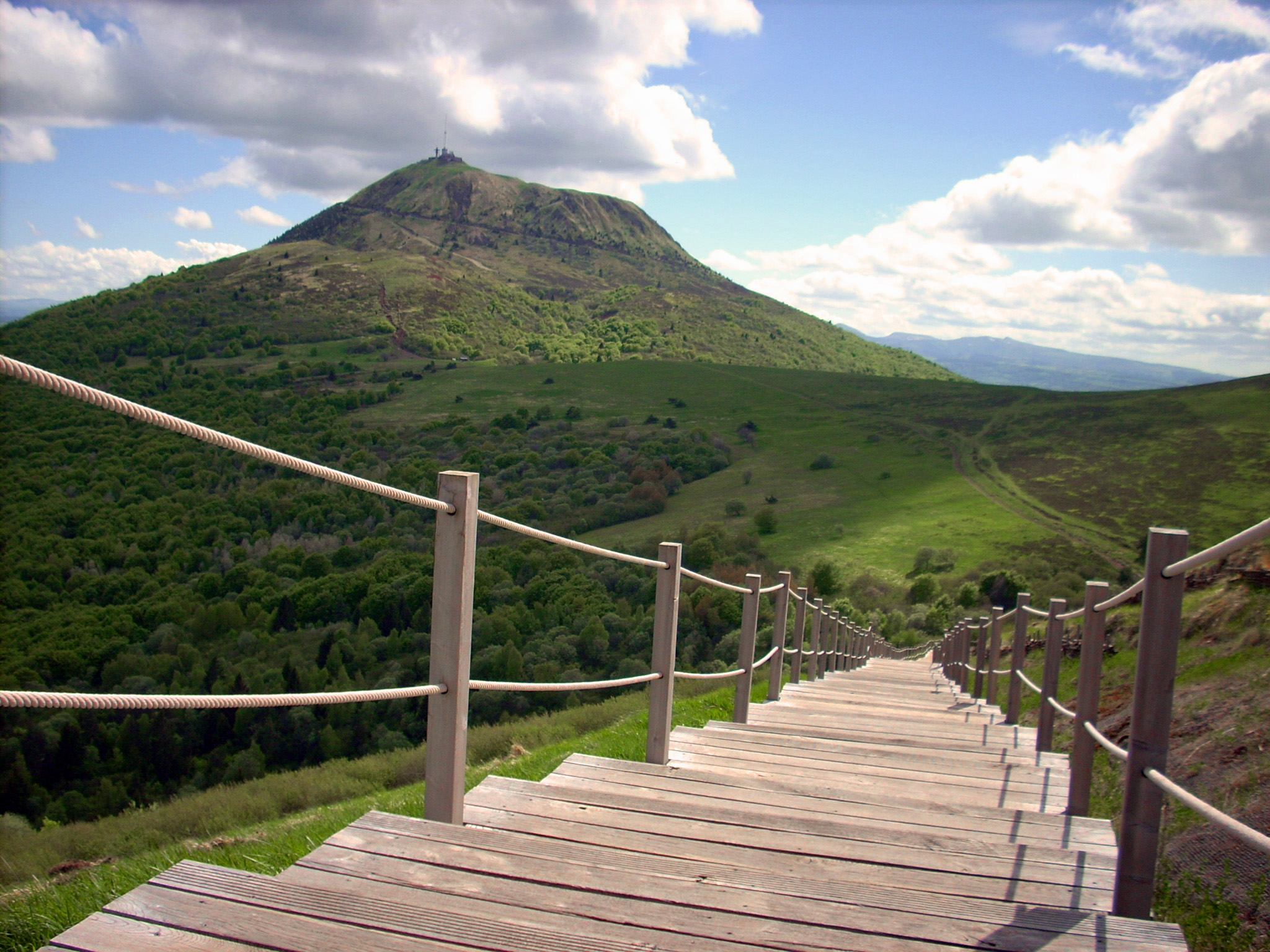 Sommet du puy de Dôme depuis le puy de Pariou