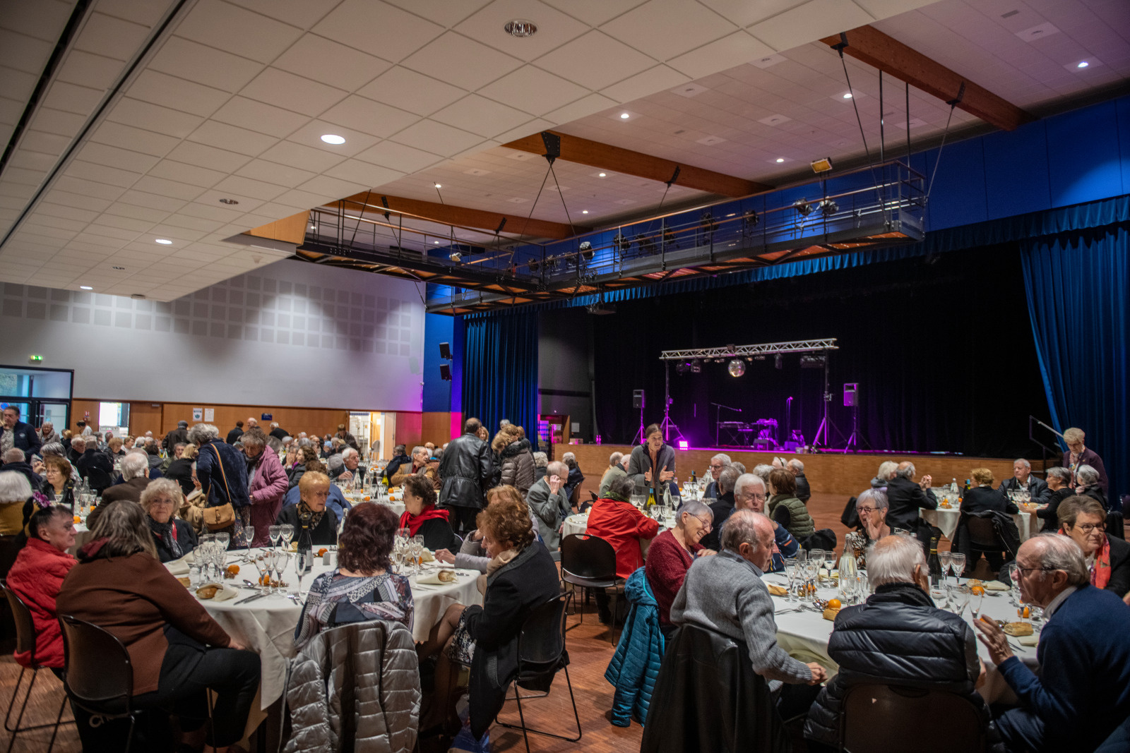 Repas festifs dansants de fin d'année