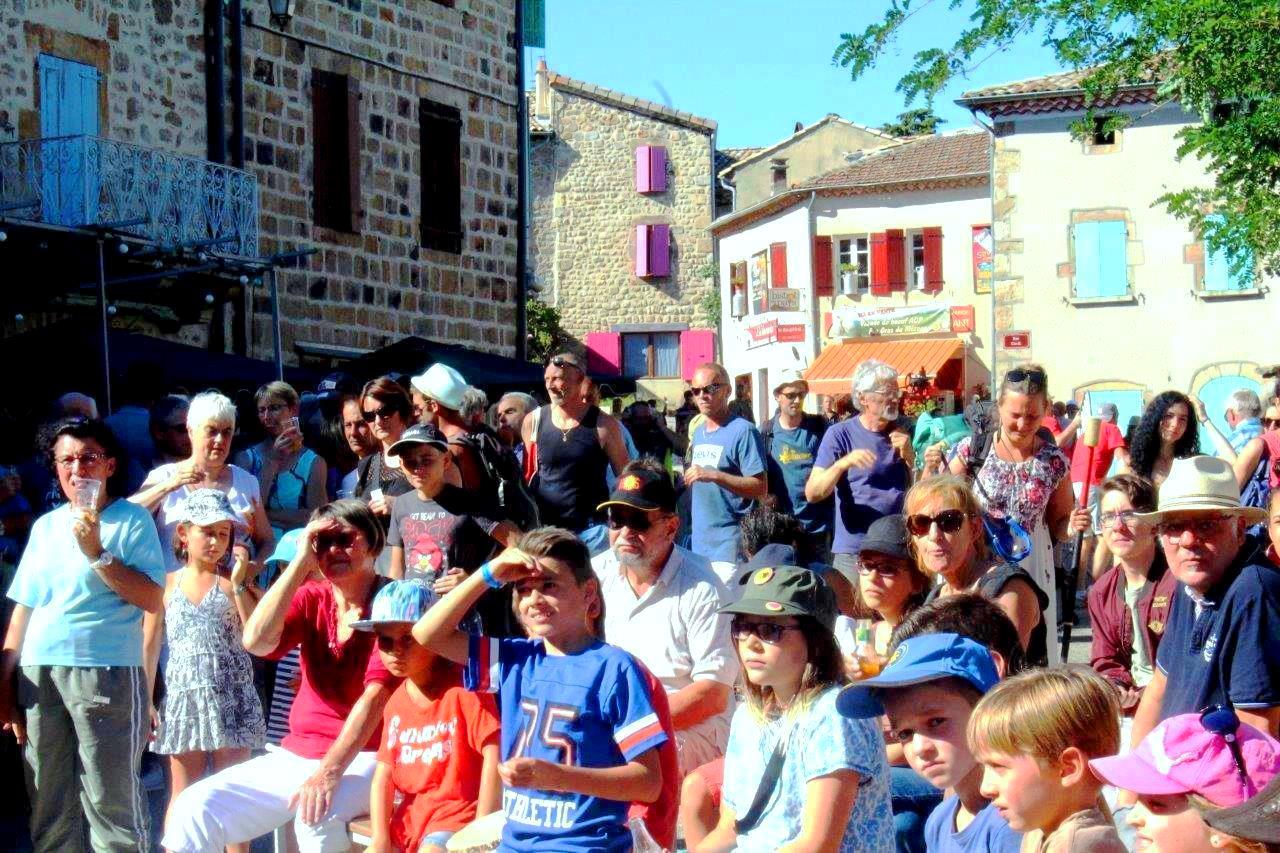 Fête du village lors du festival de la Chabriole