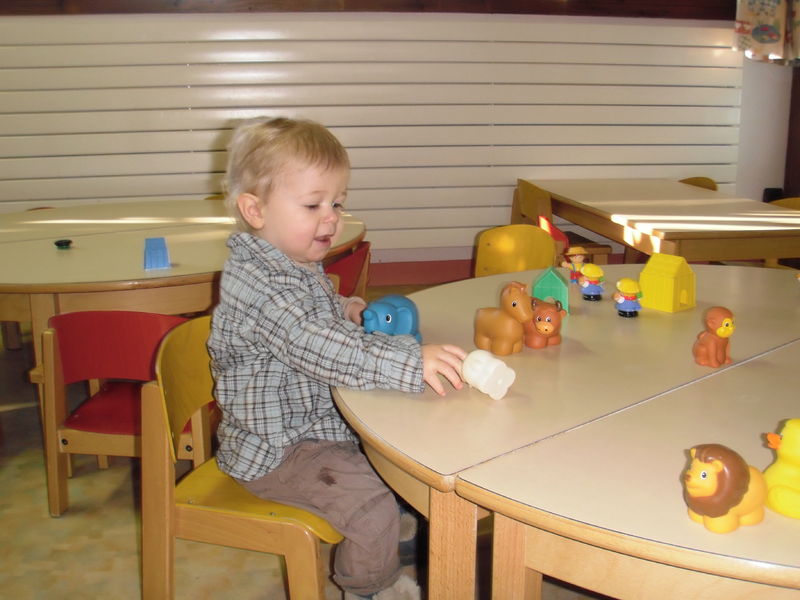 Enfant à table