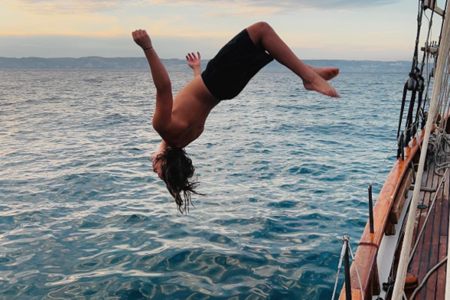 Journée Calanques, voile et baignade sur Eleanor Mary